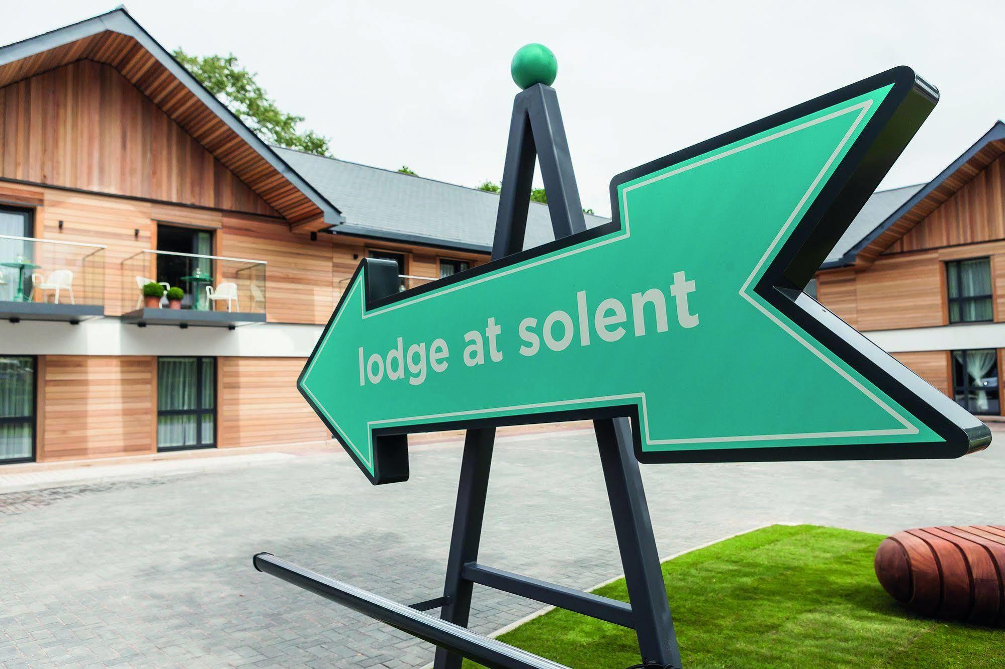 Lodge At Solent Fareham Esterno foto